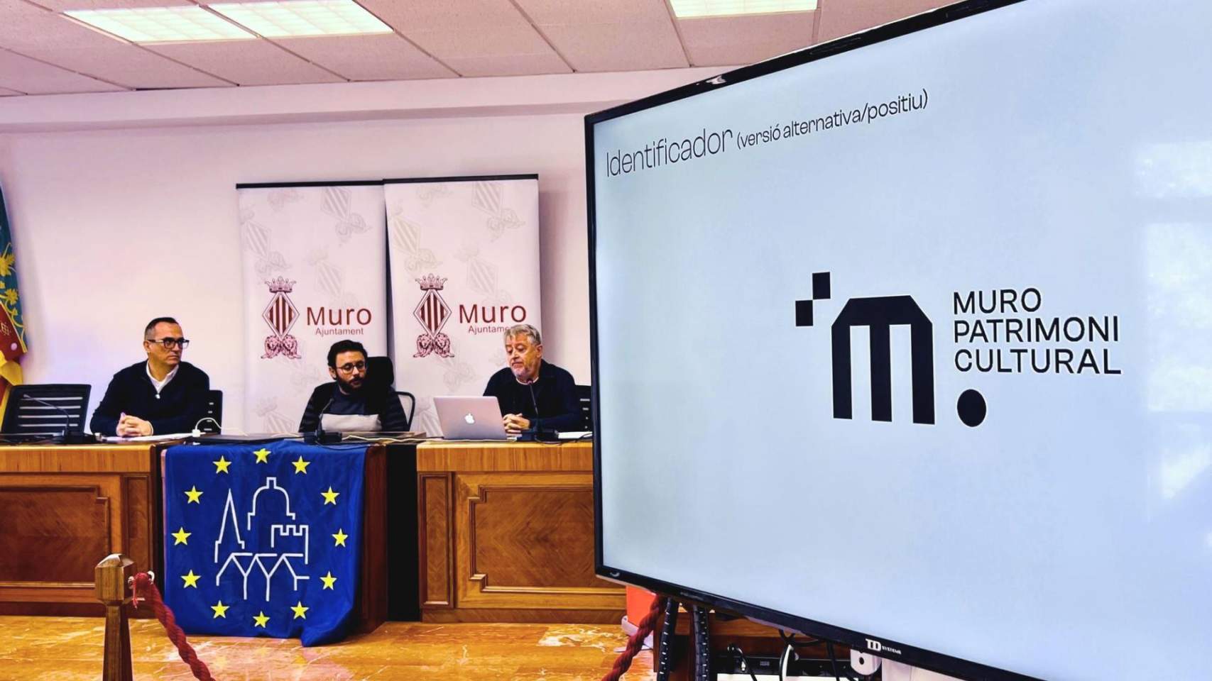 Durant la presentaci&oacute; de la nova identitat / Foto: AjuMuro