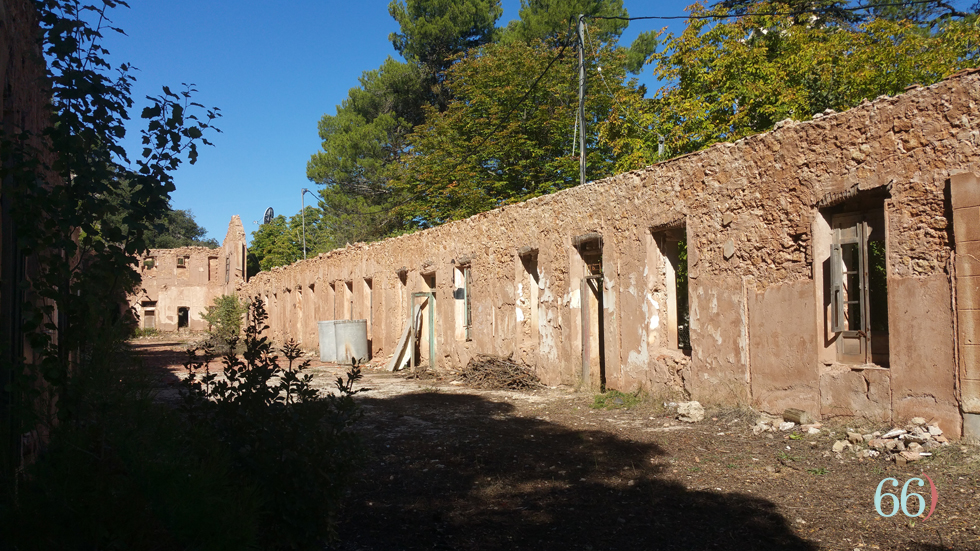 Ruinas del chalet de la Font Roja // Foto: Arxiu Pagina66)