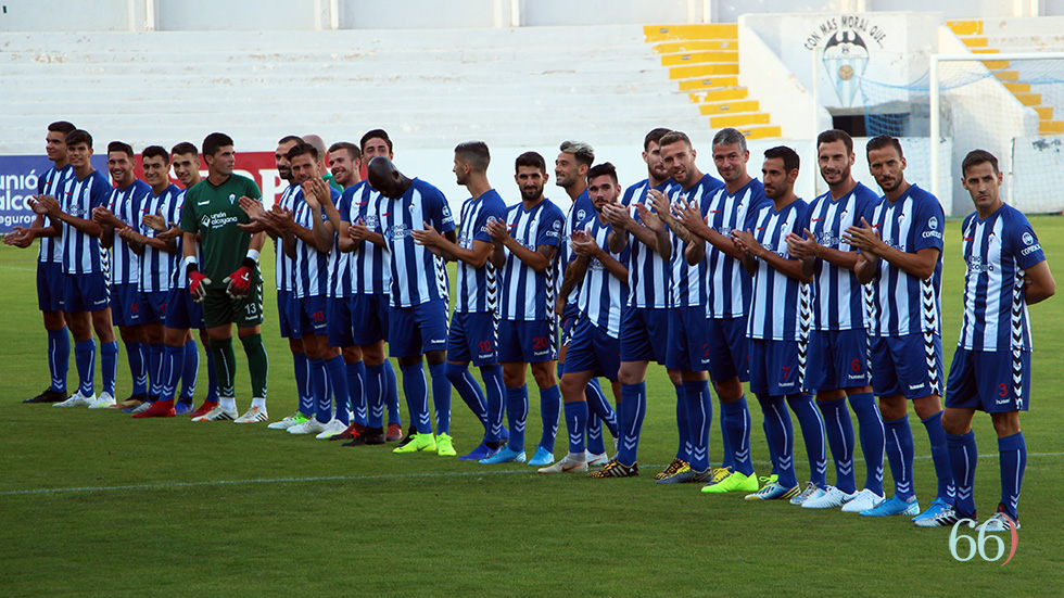 Jugadores durante la presentación
