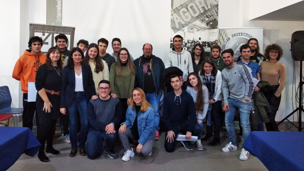 Alumnos en el Ágora