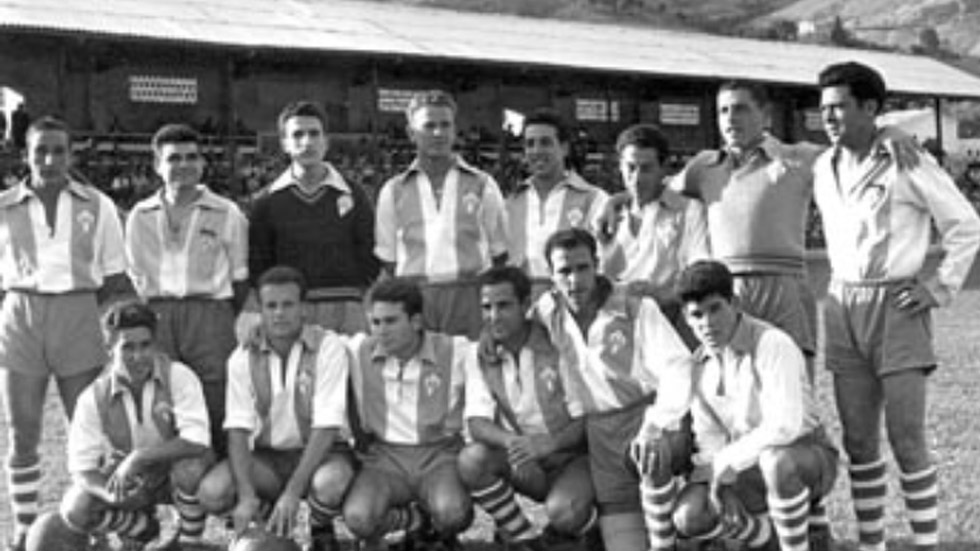 Alineación del Club Deportivo Alcoyano en el Collao, años 50 / Foto BIVIA