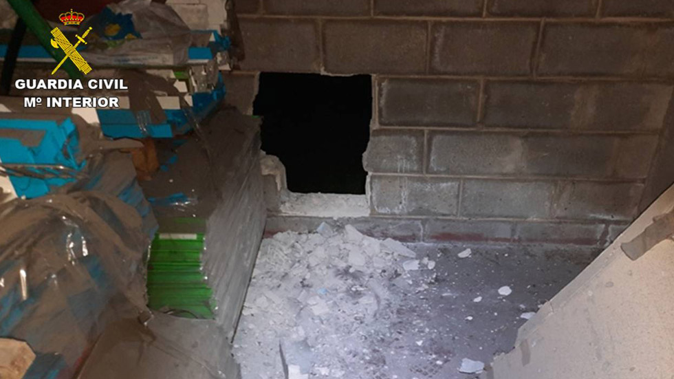 Detalle del butrón en la empresa agrícola / Foto GC