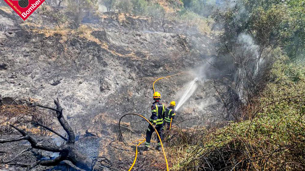 Incendi a Turballos // Foto: Bombers Consorci de Bombers de la Diputació d'Alacant