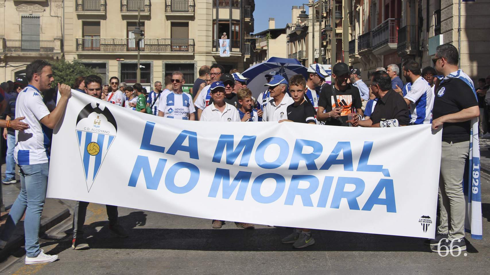 Aficionados durante la manifestación pro Alcoyano