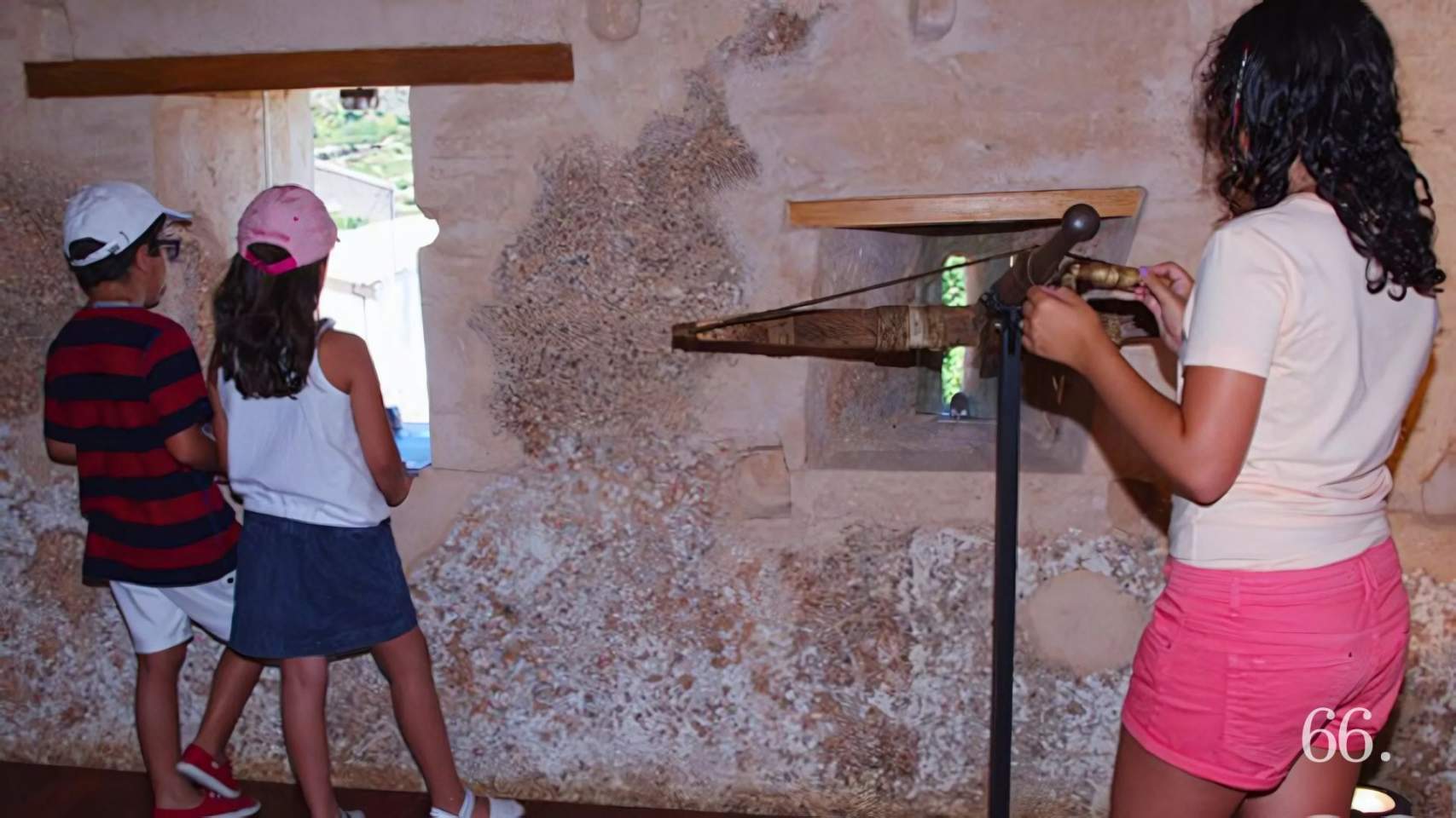 Els més menuts ho passen més que bé aprenent la nostra història / Foto ARXp66