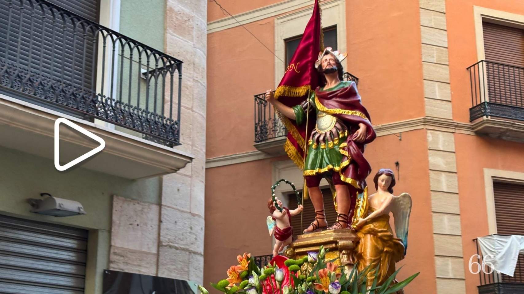 Sant Hip&ograve;lit espera la Festa al costat de la Mare de D&eacute;u del Miracle