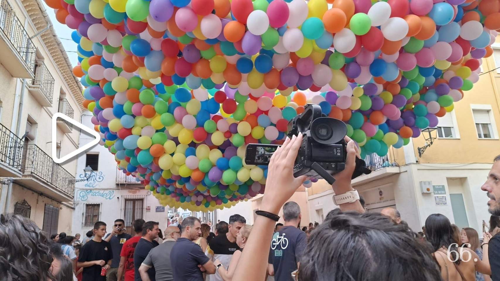 La pla&ccedil;a de Beniarr&eacute;s esclata de festa amb la Globot&agrave;
