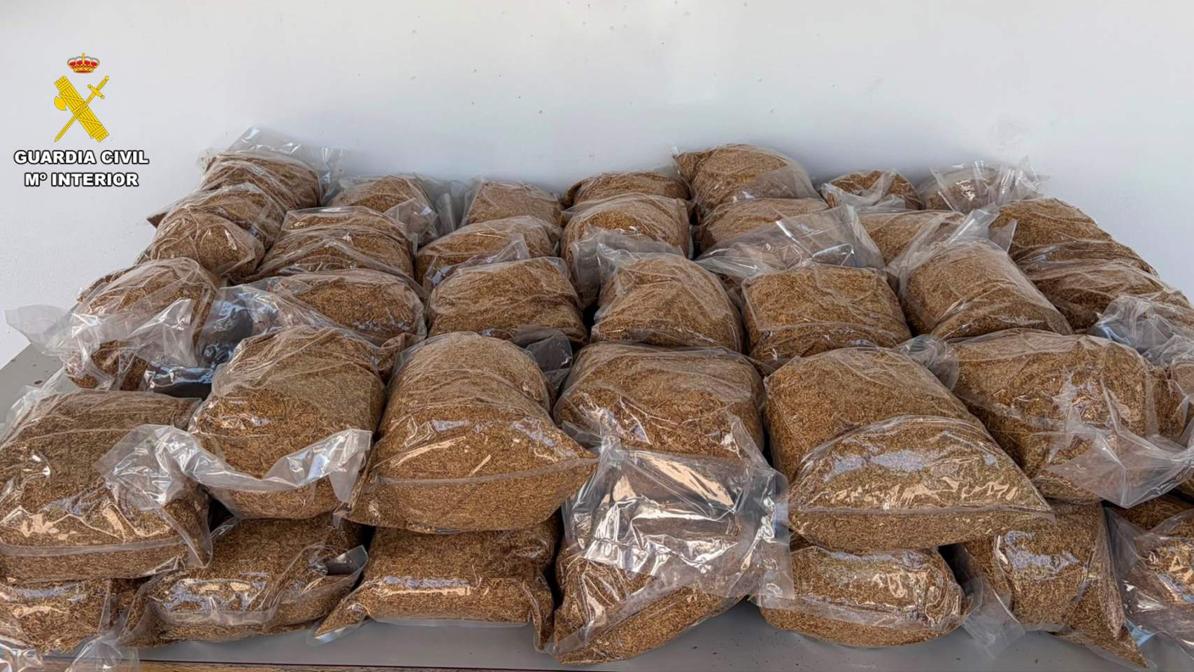 La Gu&agrave;rdia Civil troba 60 quilos de tabac il&middot;legal en el maleter d'un cotxe a Cocentaina