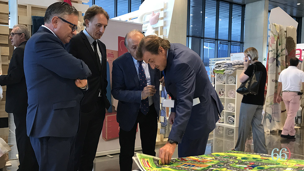 José Serna (ATEVAL), junto con León Grau y Vicente Blanes (AITEX) durante Textilhogar 2017