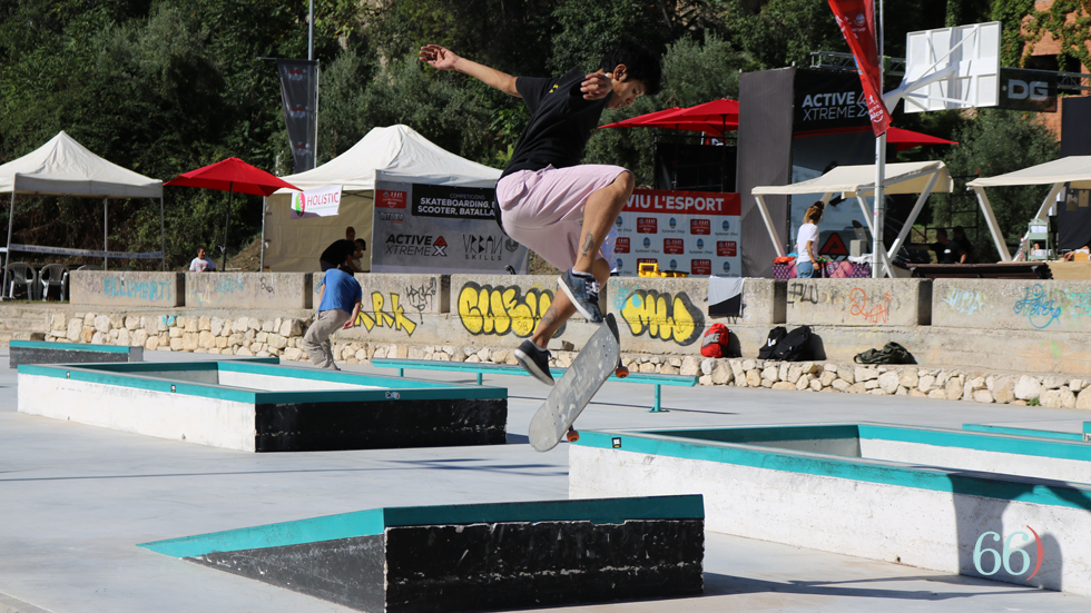 Salto en la modalidad de skate
