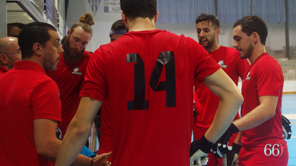 Diego Mir en un tiempo muerto con la camiseta italiana