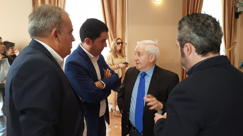 Francés conversa con el representante de Camilo Sesto, Eduardo Guervos