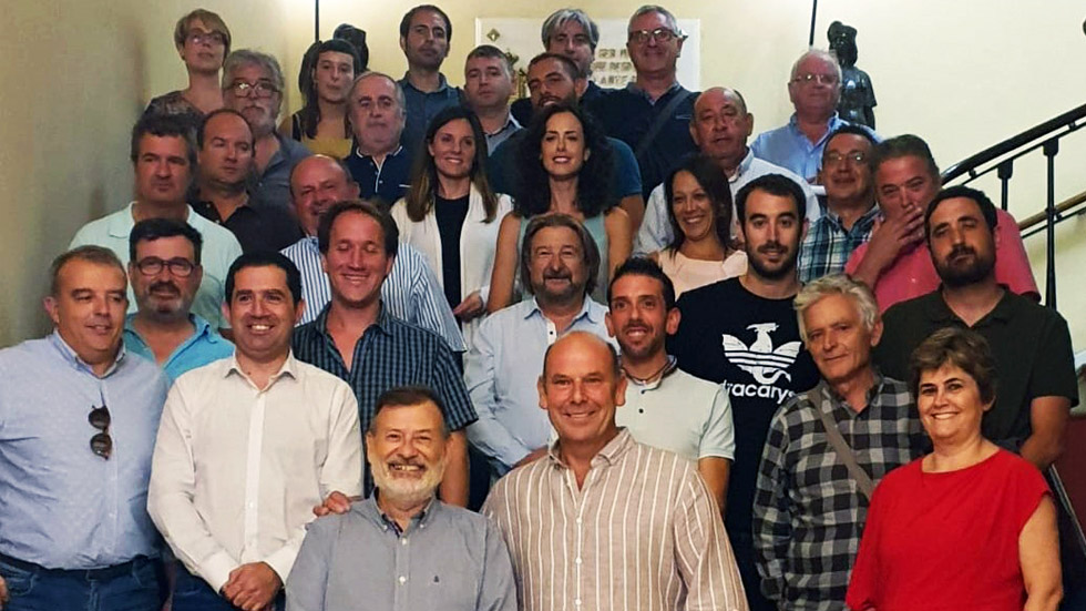 Manuel Gomicia i Blas Calbo davant de la resta de vocals