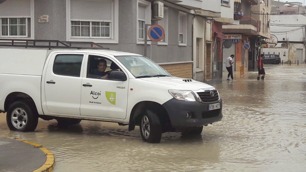 Vehículo del ayuntamiento de Alcoy en Dolores
