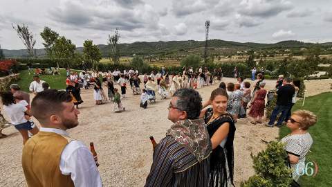 Els veïns de Barxell es bolquen amb la seua festa
