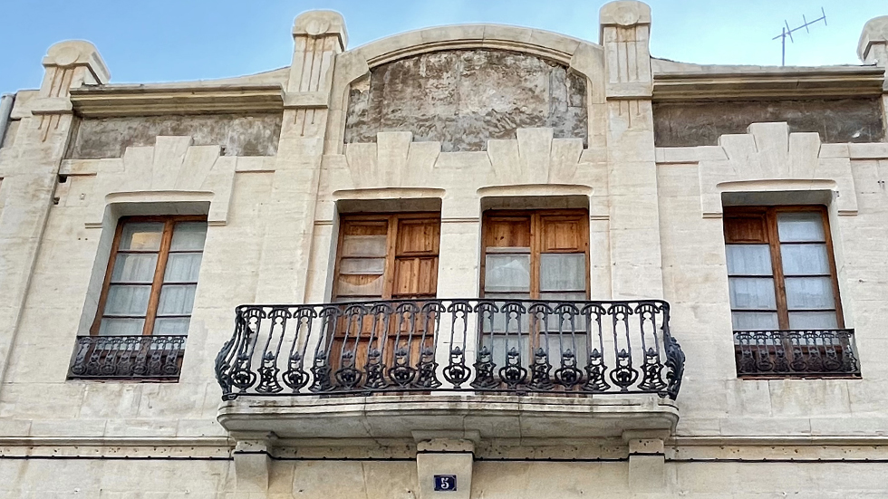 Fachada de la calle Agres