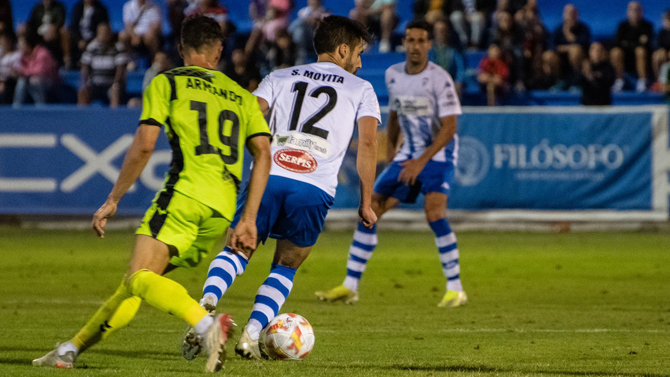 Moyita frente al Sabadell / Foto: @9silvia5 CDAlcoyano