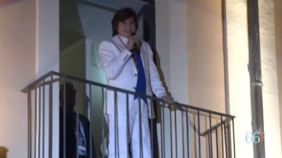 Camilo Sesto en la Pla&ccedil;a de Dins // Foto: Arxiu Pagina66)