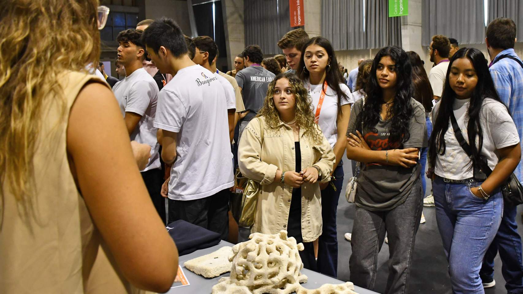 Grups d'estudiants en la benvinguda / Foto: Campus Alcoi UPV