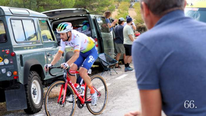 Pierre Latour ha sido el último en pasar en el puerto de Benifallim / Foto JIT