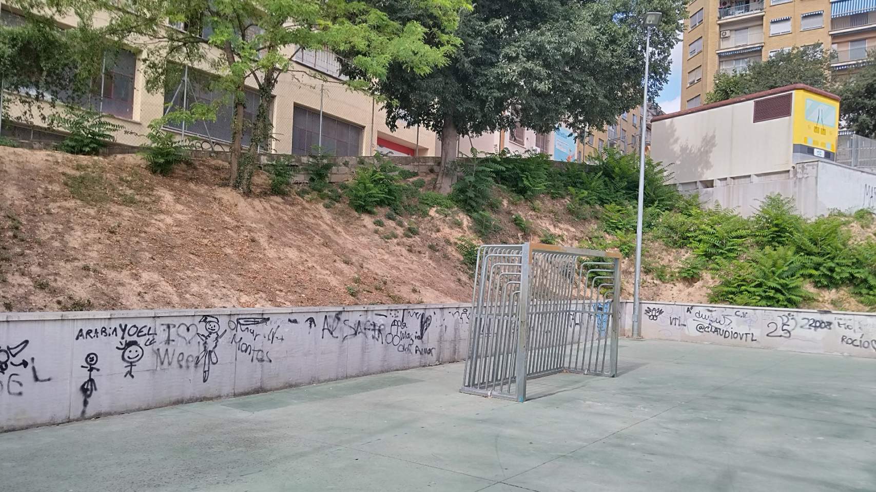 Talud entre Mas de la Sénia y el parque