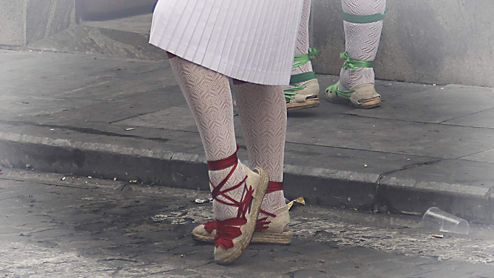 1r Premi en color de 2019: 'Espardenyes amb cinta roja', d'Armando Jordá Vila