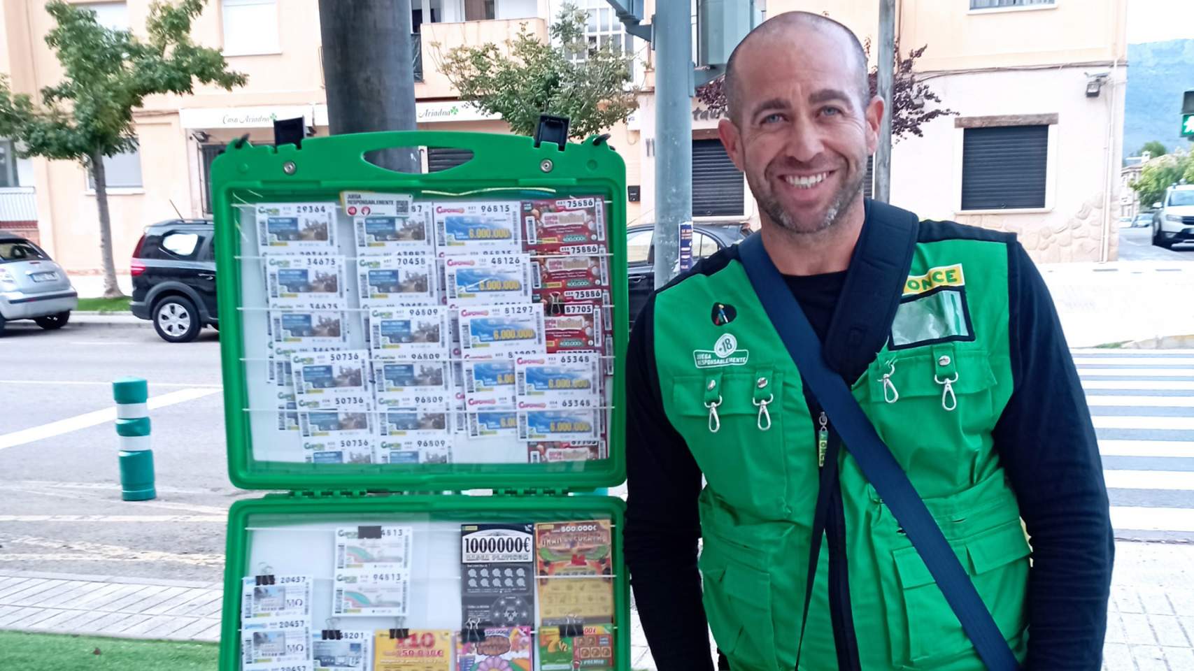 Luis Vicente Asensio ha venut el rasca premiat a Cocentaina