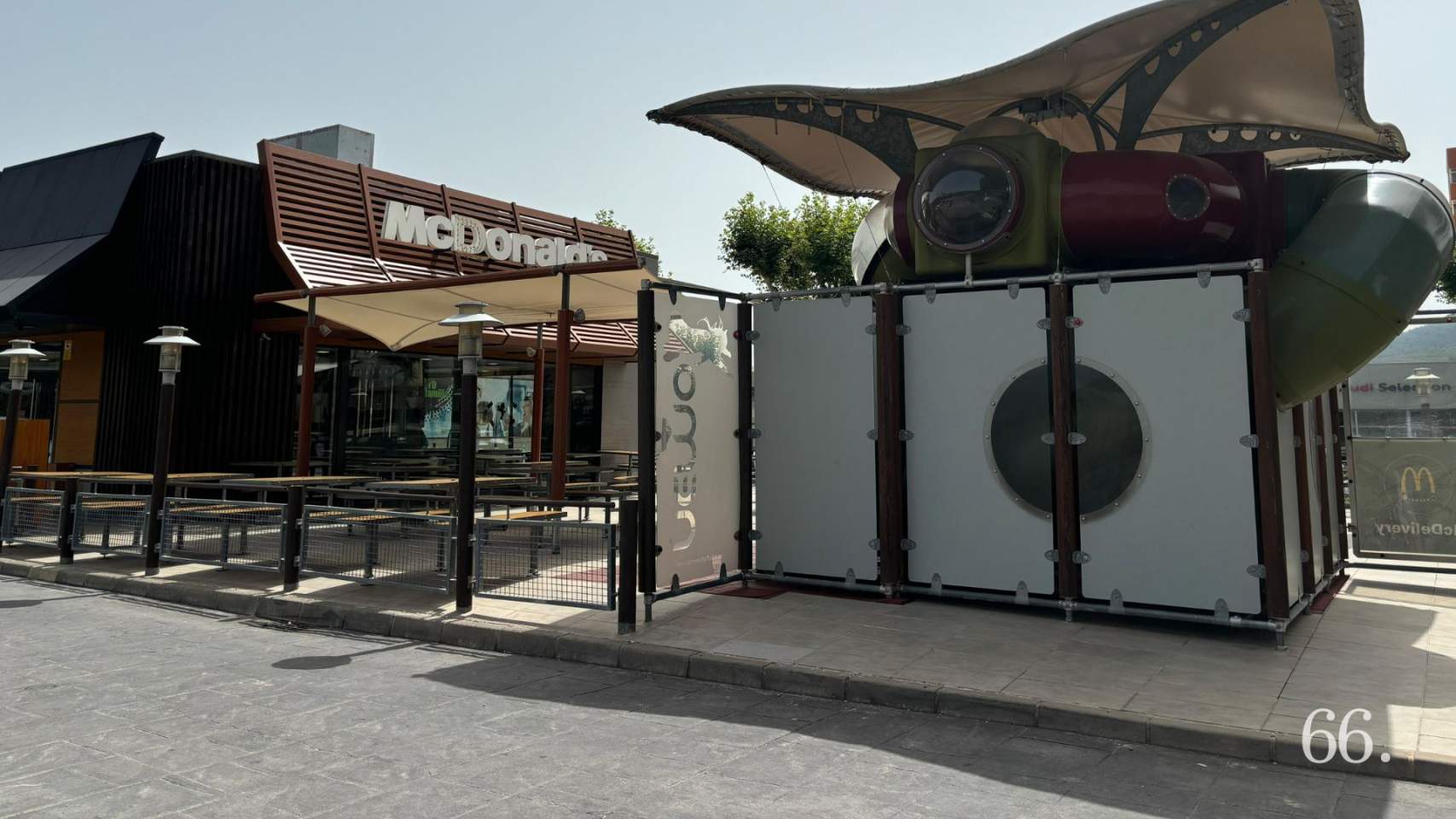 McDonald's en Alcoy, desde el parking, ahora público / Foto MRG