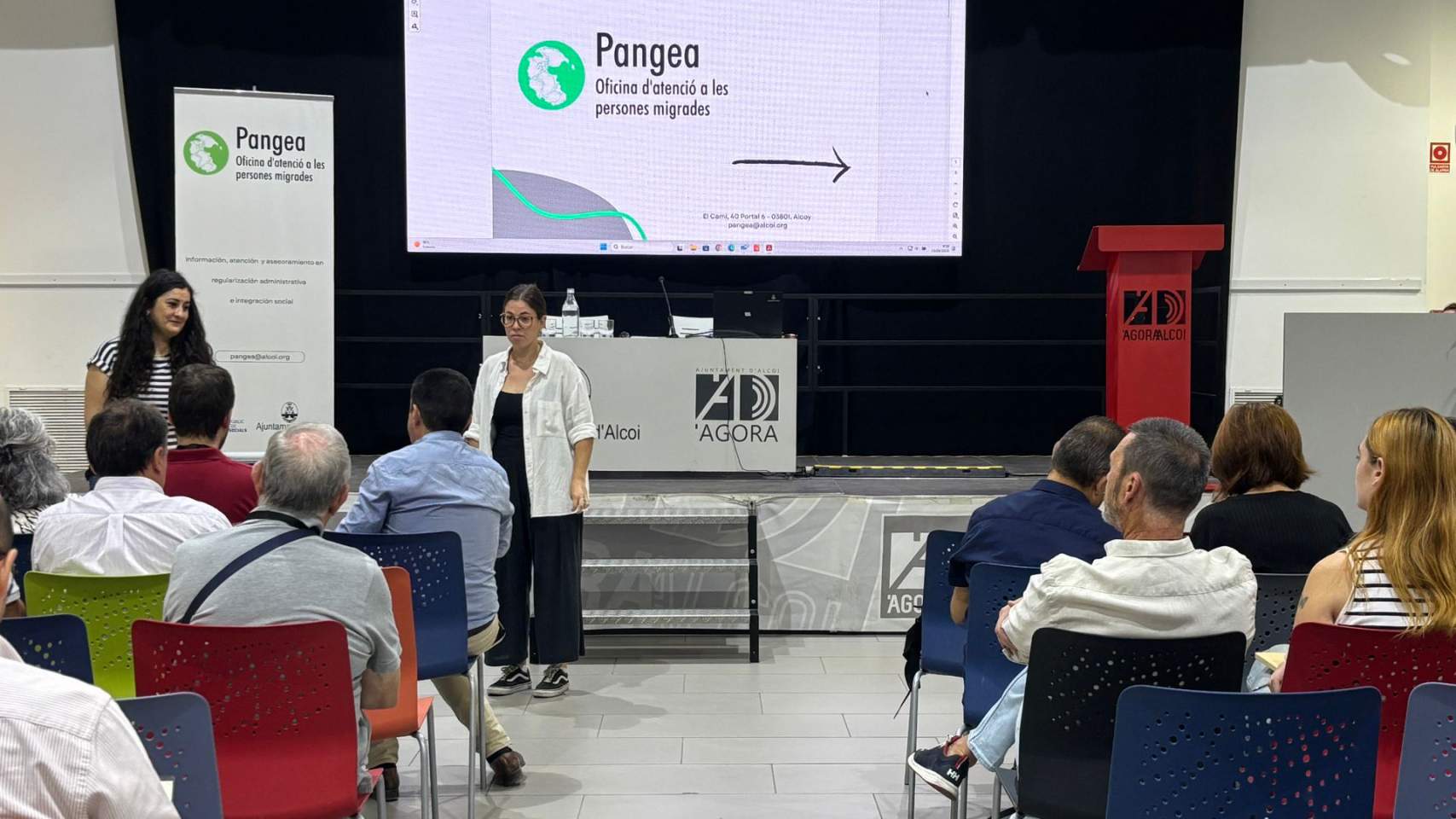 Activitat de Pangea en el Ágora