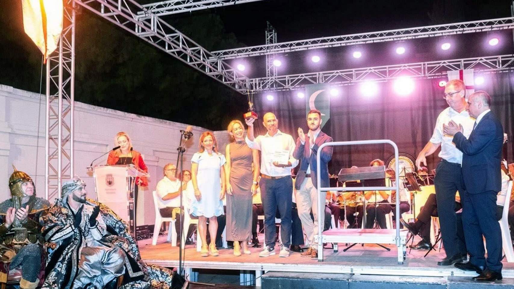 'Chipi' alça el trofeu a Benidorm