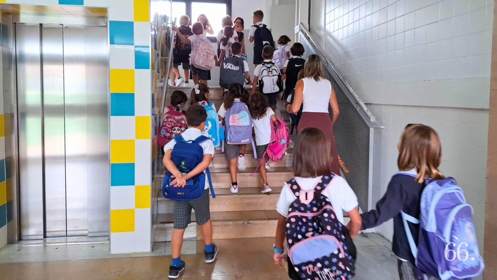 Xiquetes i xiquets a l'entrada de La Salle / Foto CGC