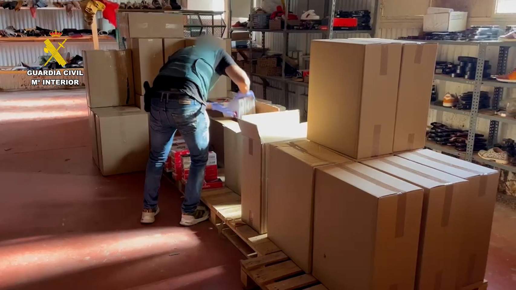 Quatre detinguts per vendre tabac de contraban per internet a Alcoi, Muro i Elx
