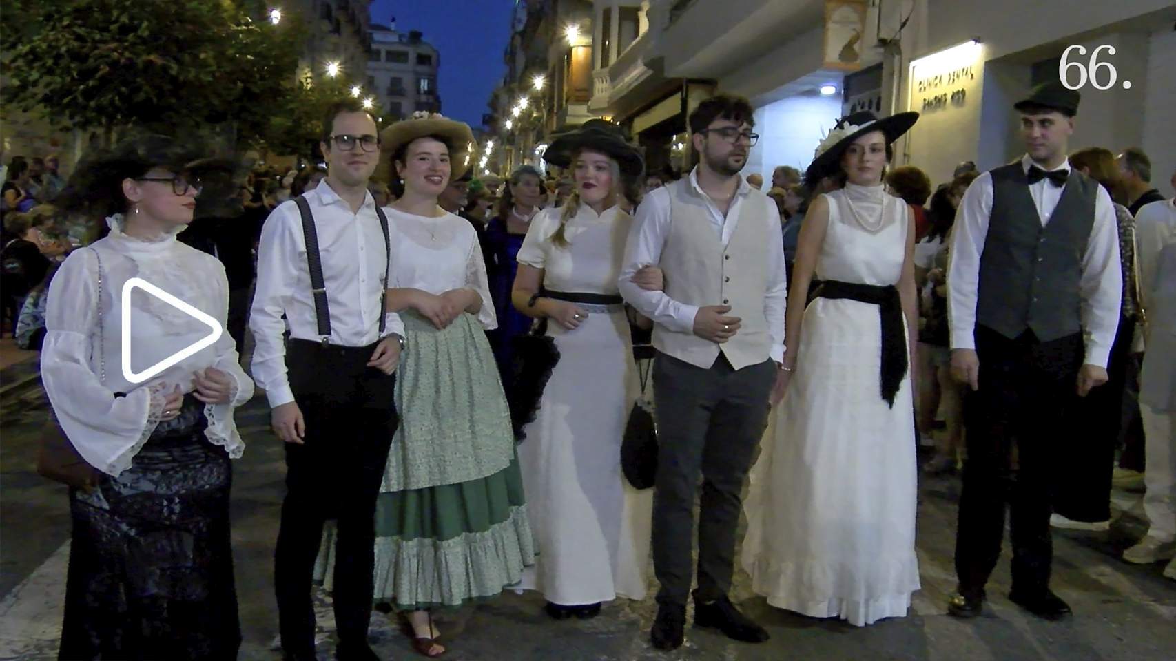 La cercavila llueix cada detall modernista pensat per a l&rsquo;ocasi&oacute;