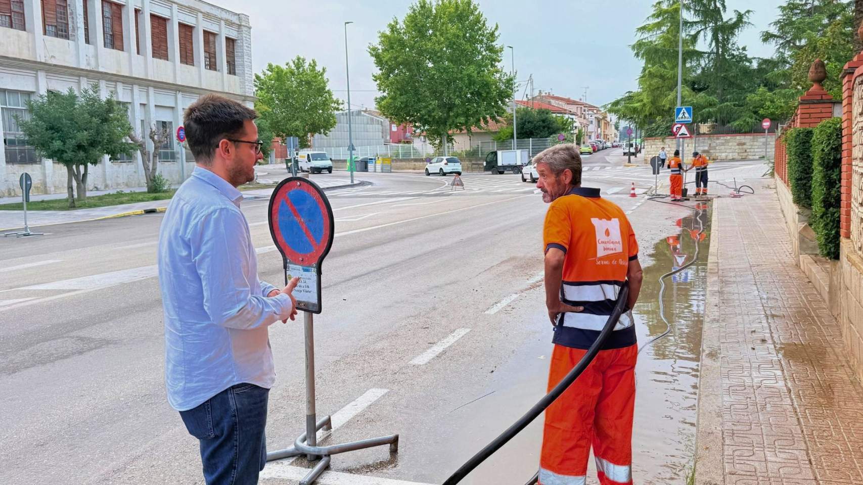 Ruben Mu&ntilde;oz amb l'equip de neteja de Cocentaina / Foto: AjuCocen