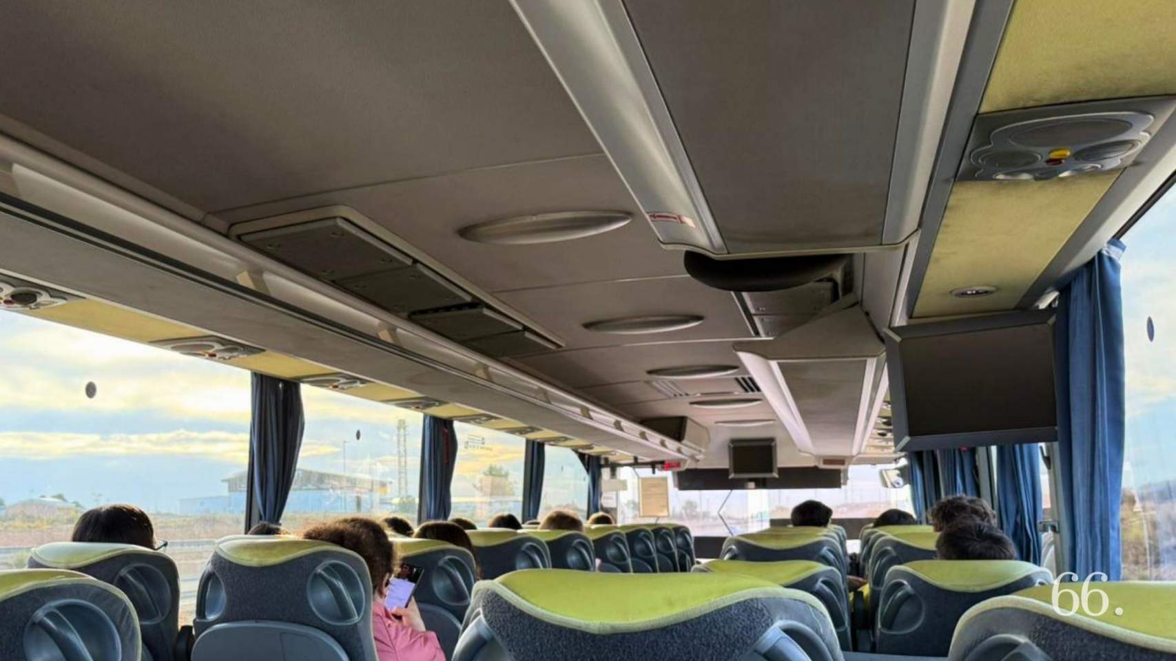 Interior d'un autob&uacute;s de la l&iacute;nia Alcoi-Alacant / Foto: ARXp66