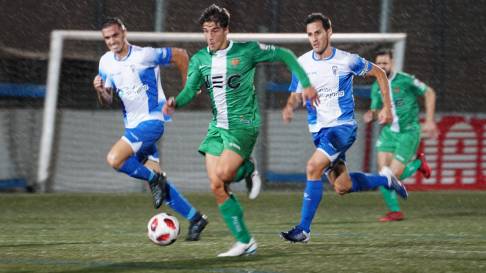 Ruso y Navarro persiguen a un rival. Foto: twitter @eu_cornella