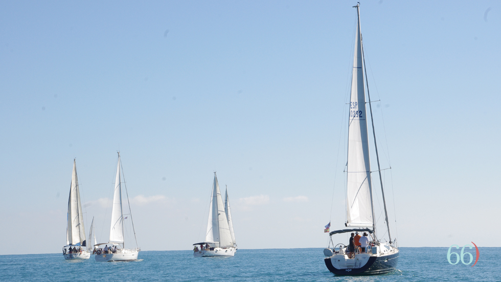 Los barcos iniciando la regata