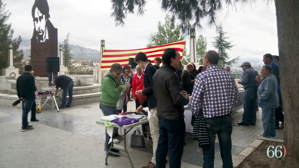 El acto ha tenido lugar junto al monumento de Ovidi Montllor