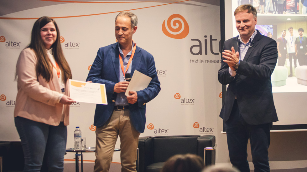 Un instante de la entrega del premio a Sandra de Luis Carracedo