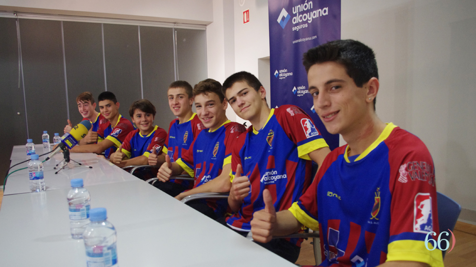 Los jugadores del sub'17 antes de la rueda de prensa