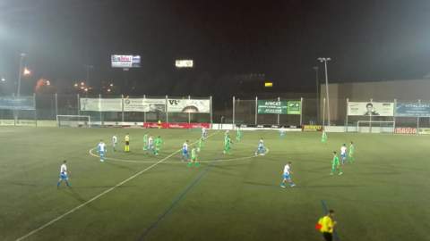 Vista general del campo del Cornellà. Foto: twitter @cd_alcoyano