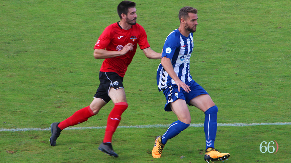 Ra&uacute;l frente al Saguntino en El Collao