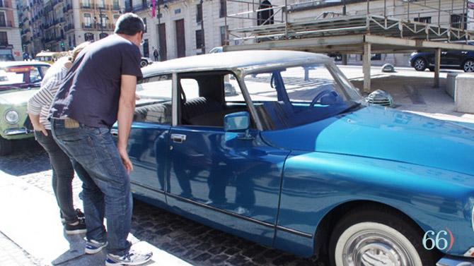 Cotxes cl&agrave;ssics en la pla&ccedil;a d'Espanya