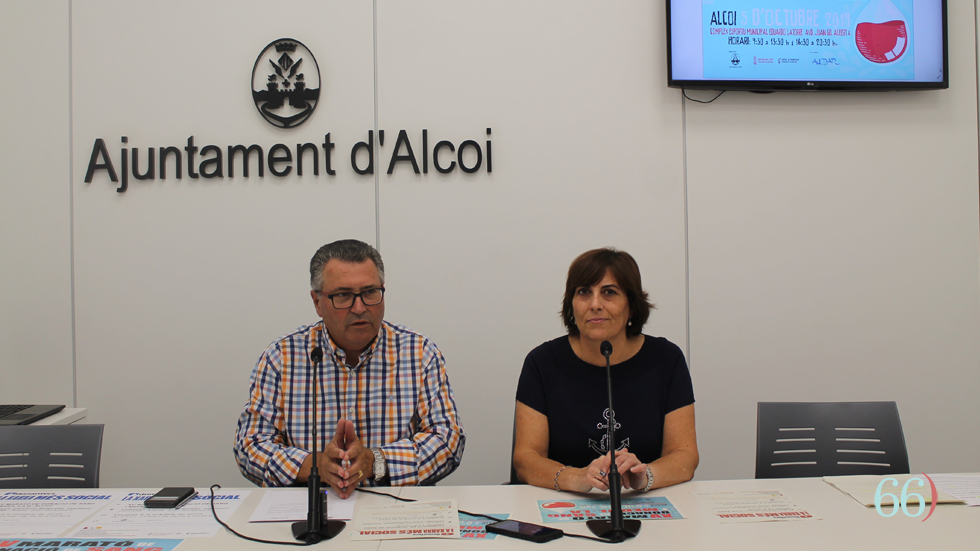 Miguel Juan Reig y Mabel Ortiz de Salazar en la presentación de la Maratón /FOTO Ajuntament Alcoi