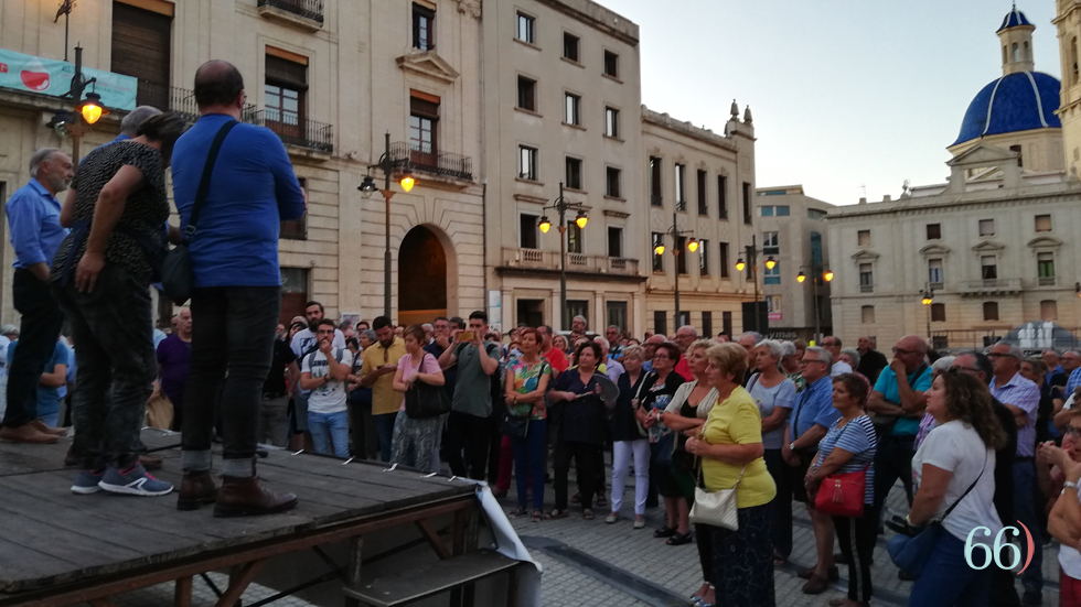 Concentración en la PLaza de España / FOTO Pagina66)