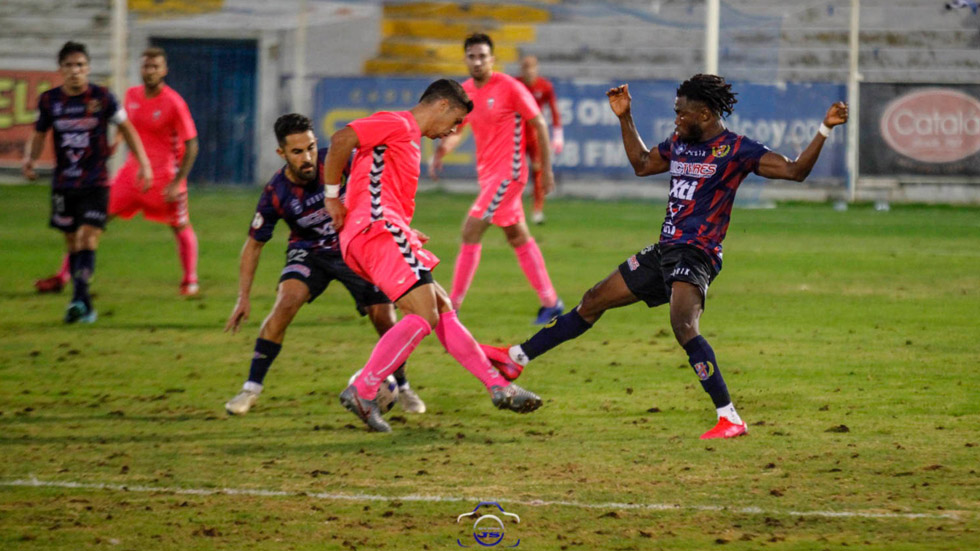 Encuentro ante el Yeclano / Foto: Nando JS