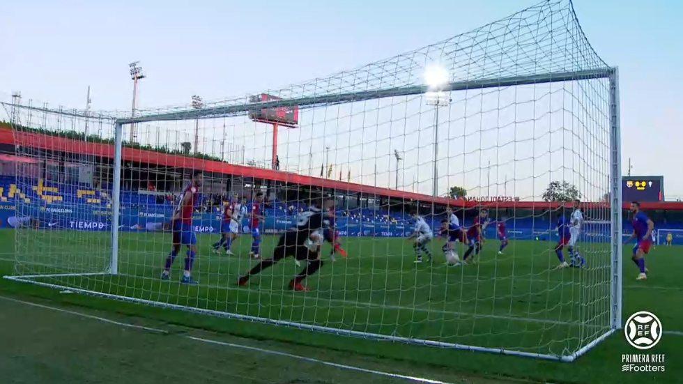 Remate de Blanco que saca Peña / Captura Footters