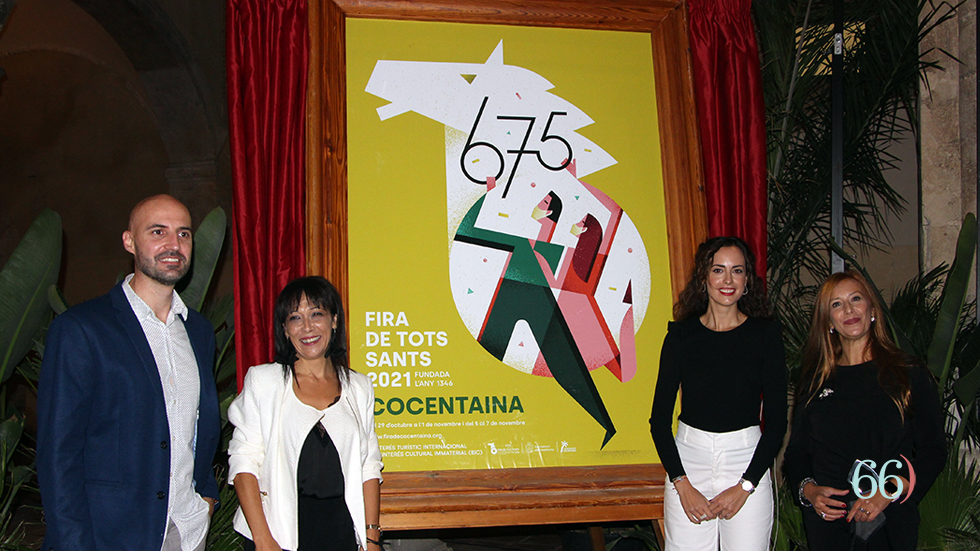 Vicent Ramon, Eugenia Miguel, Mireia Estepa i Stella Vicens amb el cartell