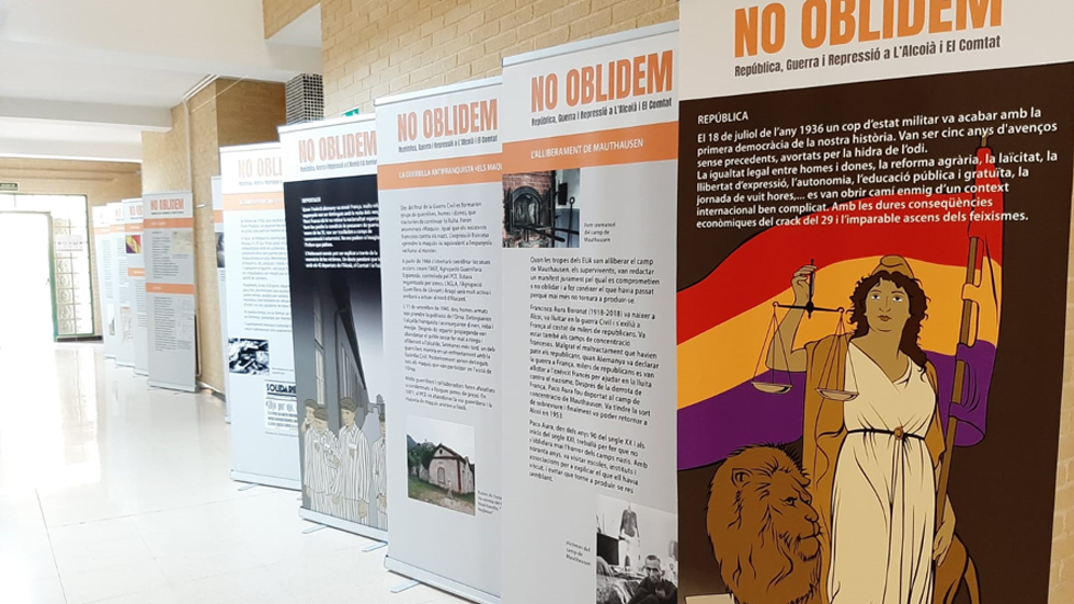 Exposició 'No oblidem' a l'IES Pare Arques // Foto: MAC