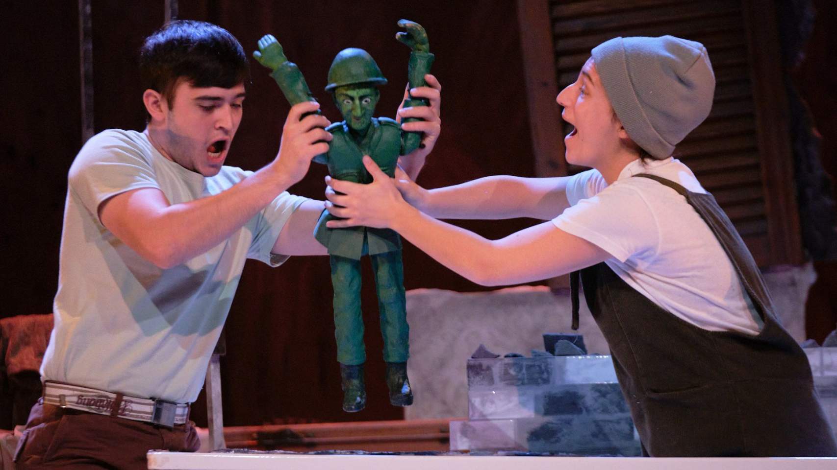 Imatge de l'obra 'La xiqueta que volia arribar a la pau'